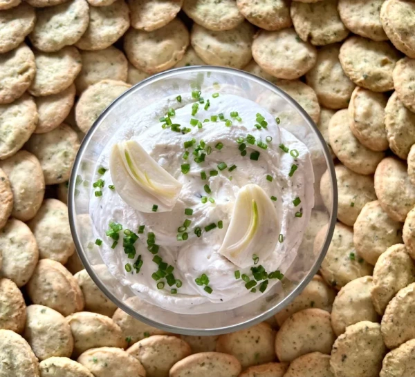 APERO slané sušienky - Čerstvý syr, cesnak a jemné bylinky 100g 1