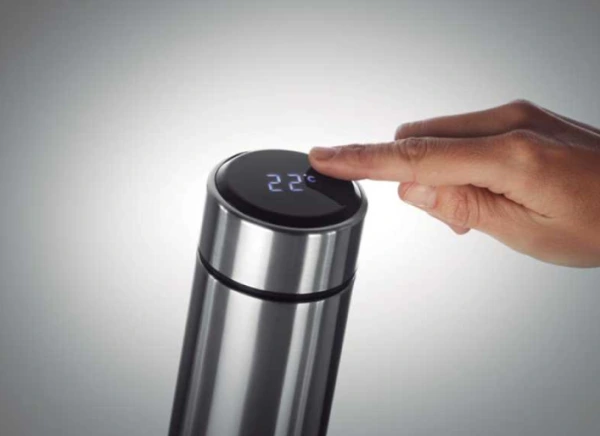 Čierna termoska s LED teplomerom a čajovým sitkom 450ml 1