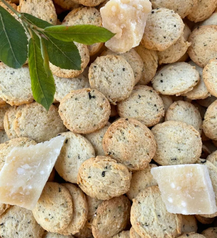 APERO slané sušienky - Parmezán a bazalka 100g 1