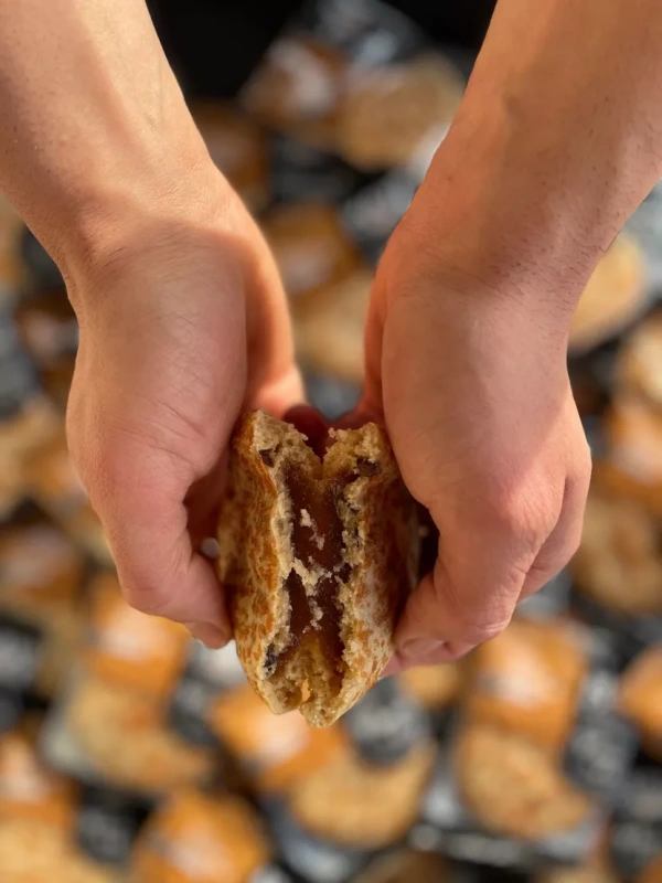 Francúzska Maxi maslová sušienka plnená plnkou slaný karamel 90g 2